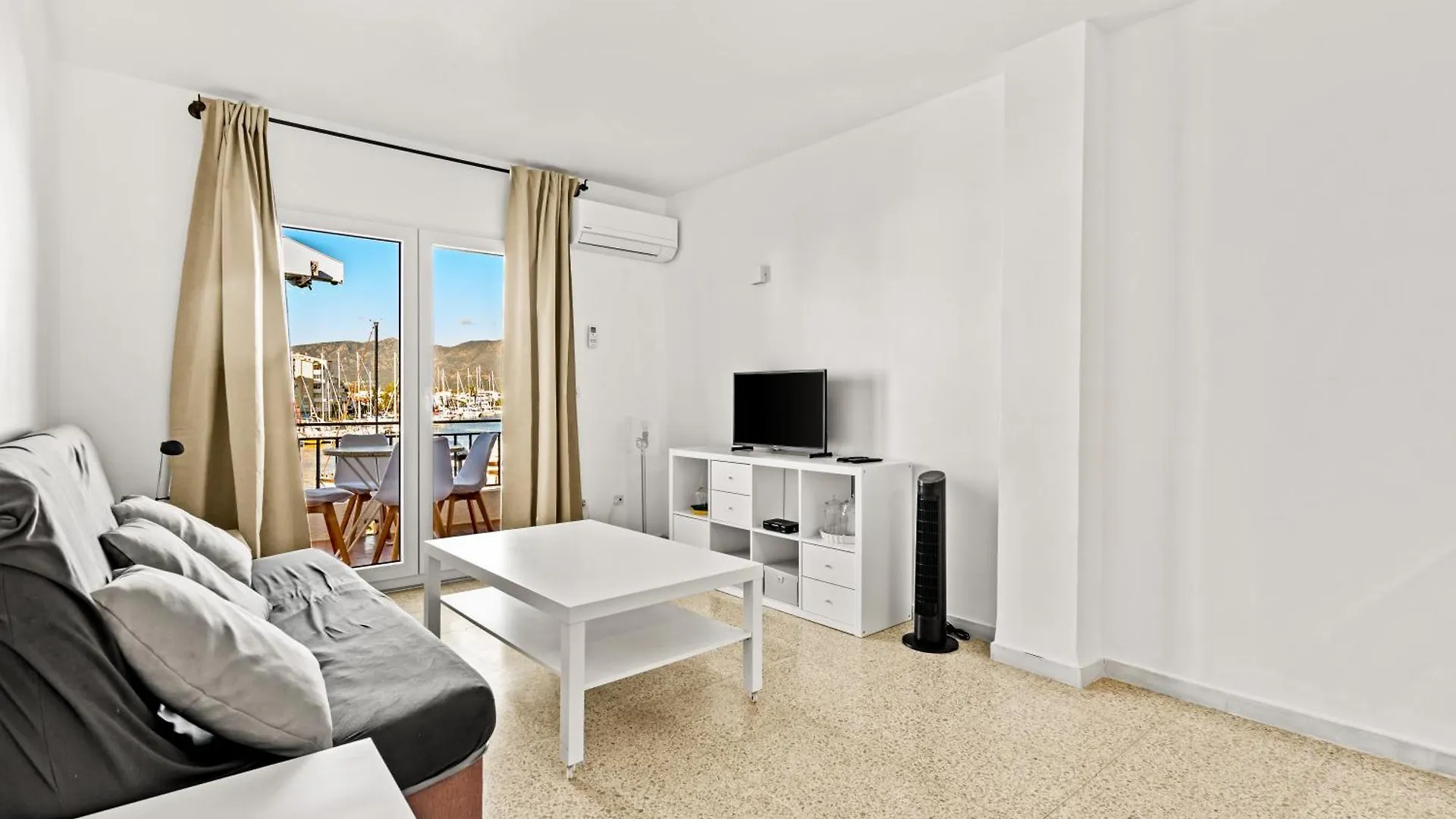 Apartamento Con Terraza Frente Al Canal Empuriabrava