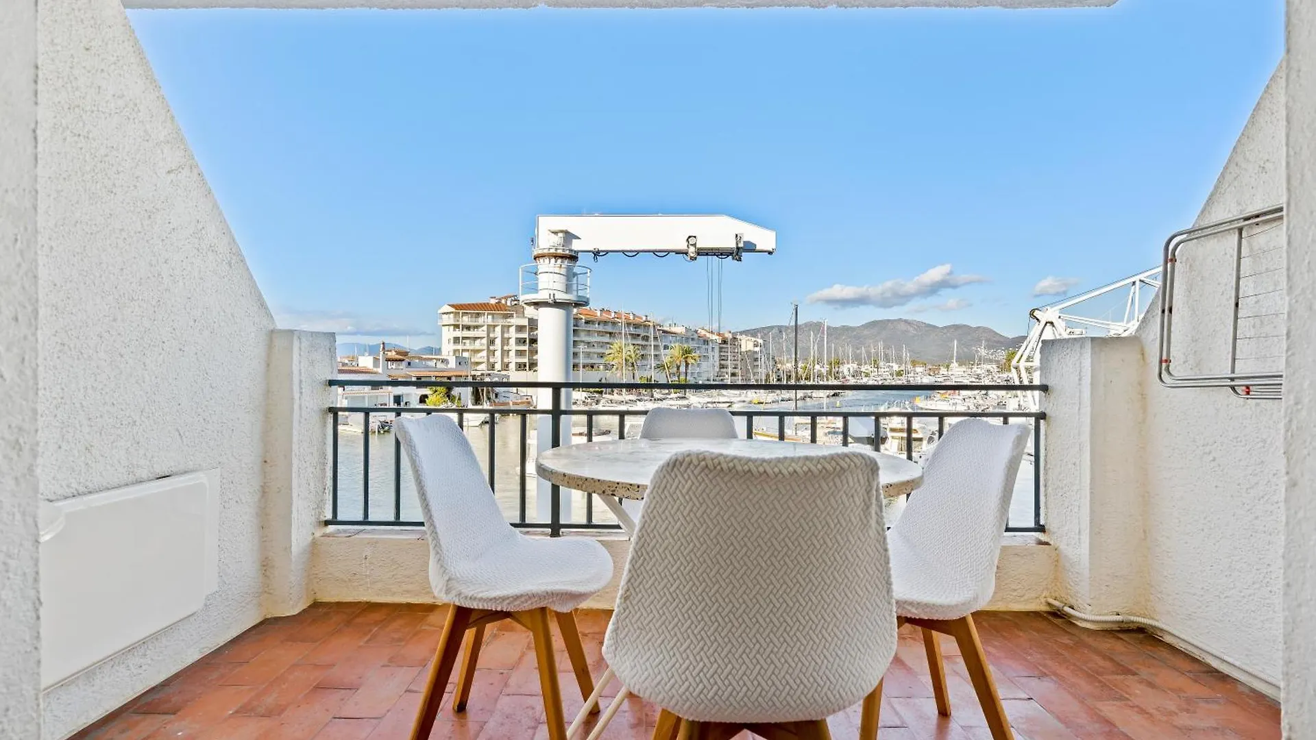 Apartamento Con Terraza Frente Al Canal Empuriabrava 0*,  Spain
